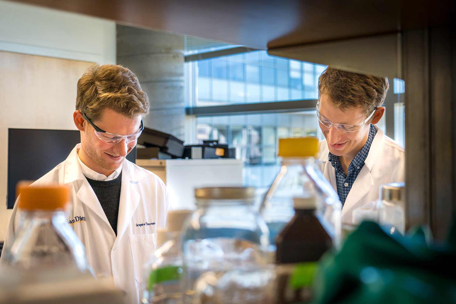 How Does Hiring A Chemistry Tutor Really Help Your Child?